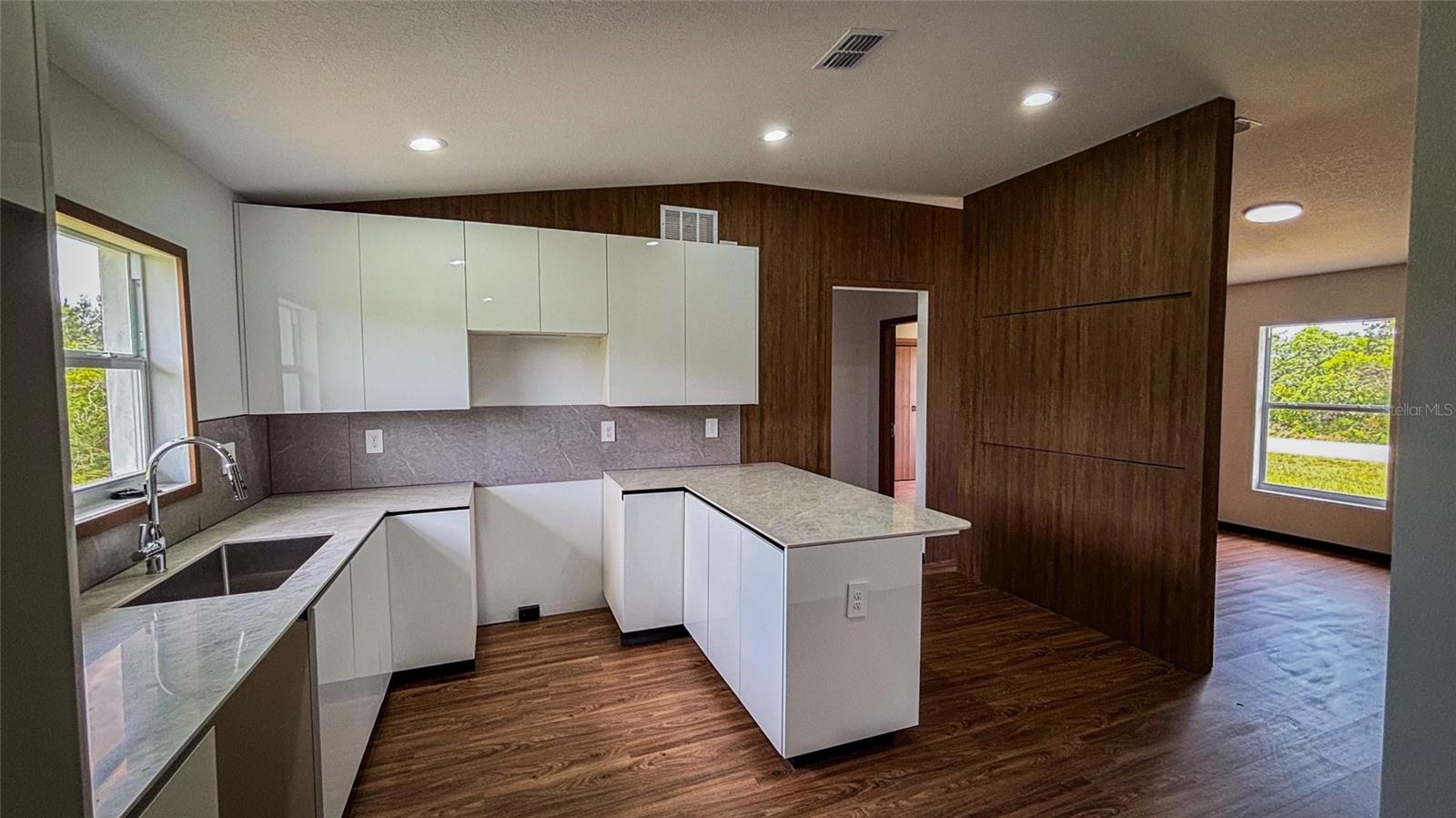 SILVER SPGS SHORES - Residential