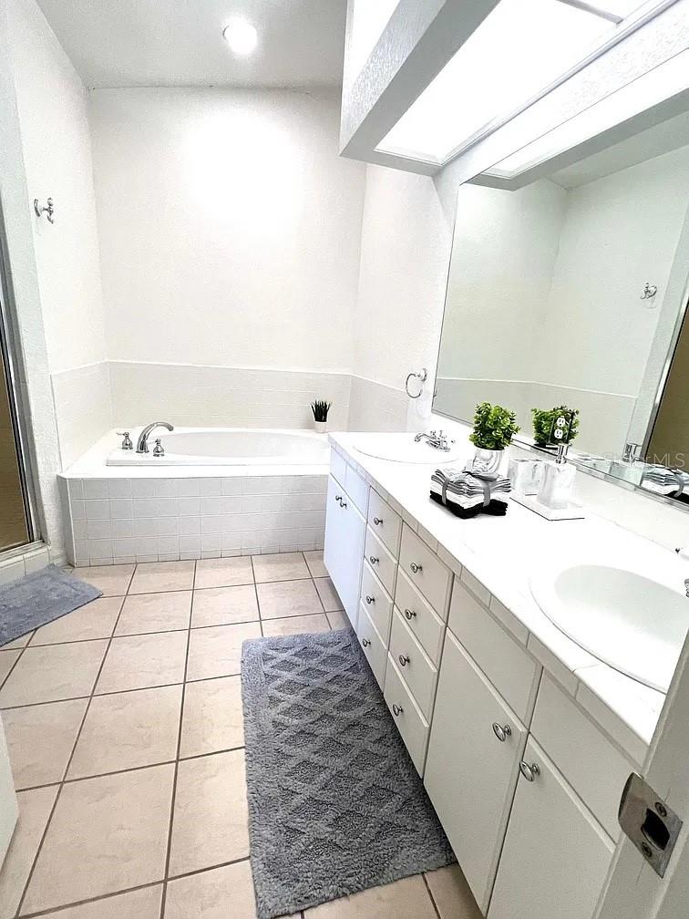 LAKE LARGO - Residential Lease