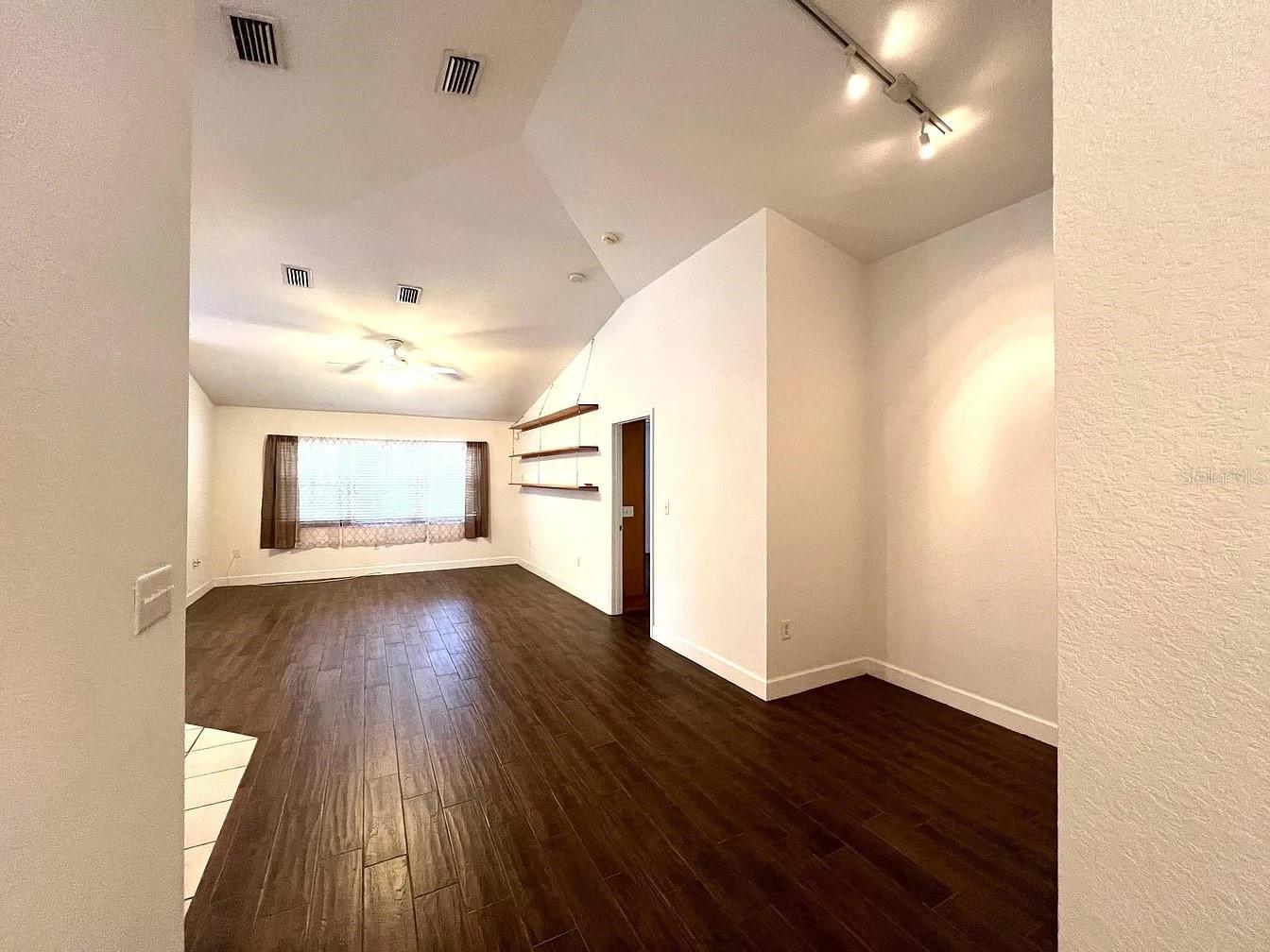 LAKE LARGO - Residential Lease