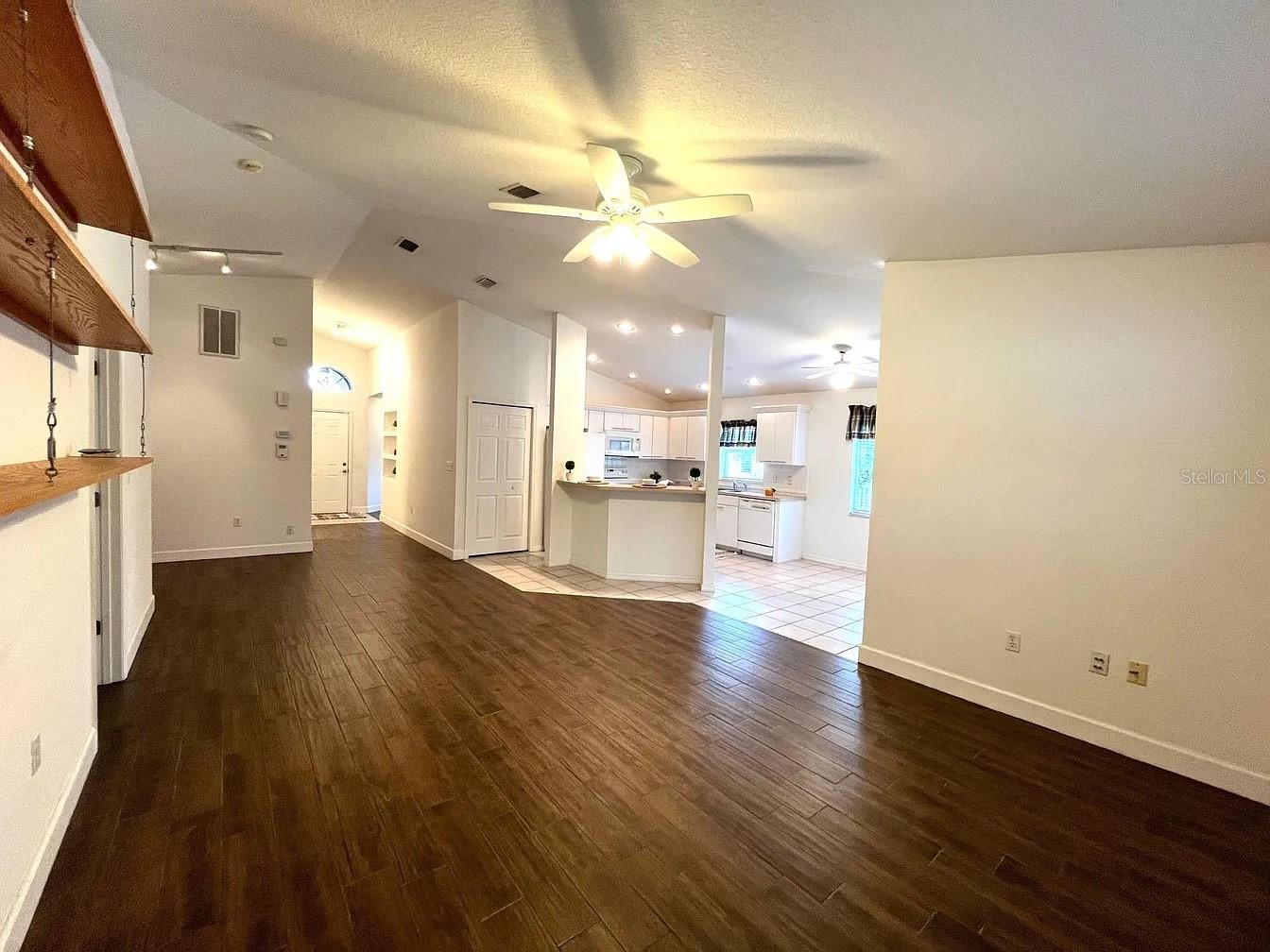 LAKE LARGO - Residential Lease