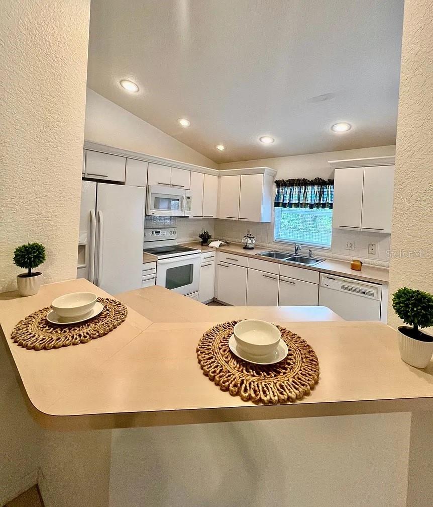 LAKE LARGO - Residential Lease