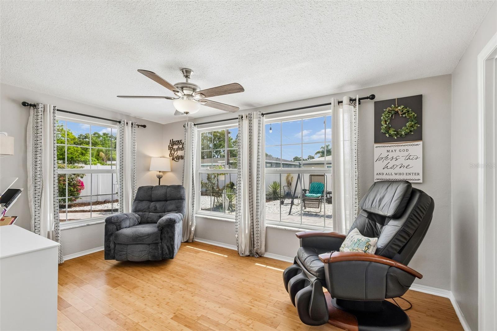 TROPIC HILLS - Residential