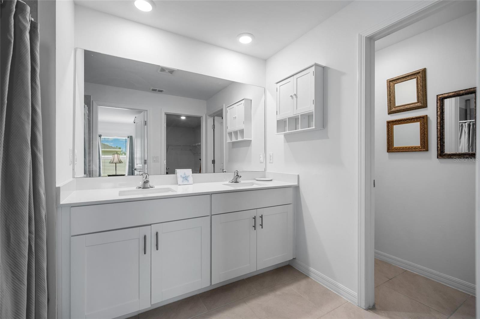 ROTONDA LAKES - Residential