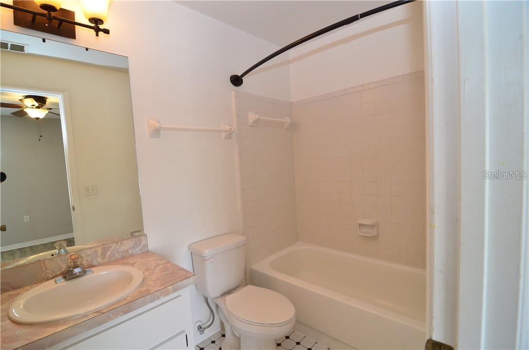 CHARLES TOWNE - Residential Lease