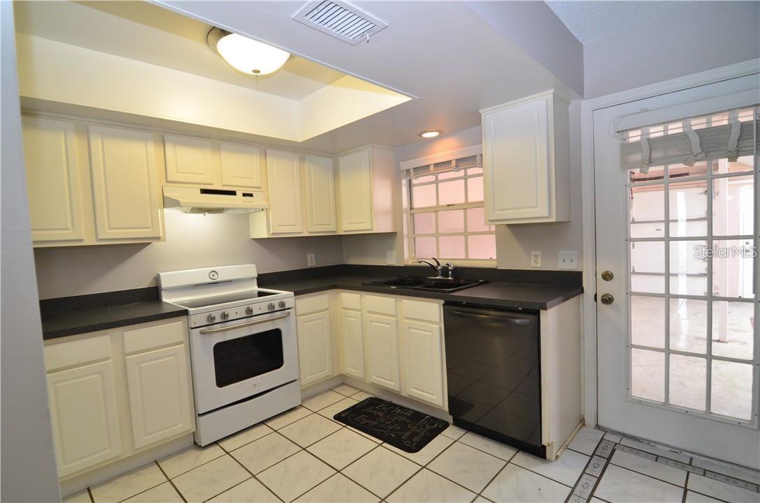 CHARLES TOWNE - Residential Lease