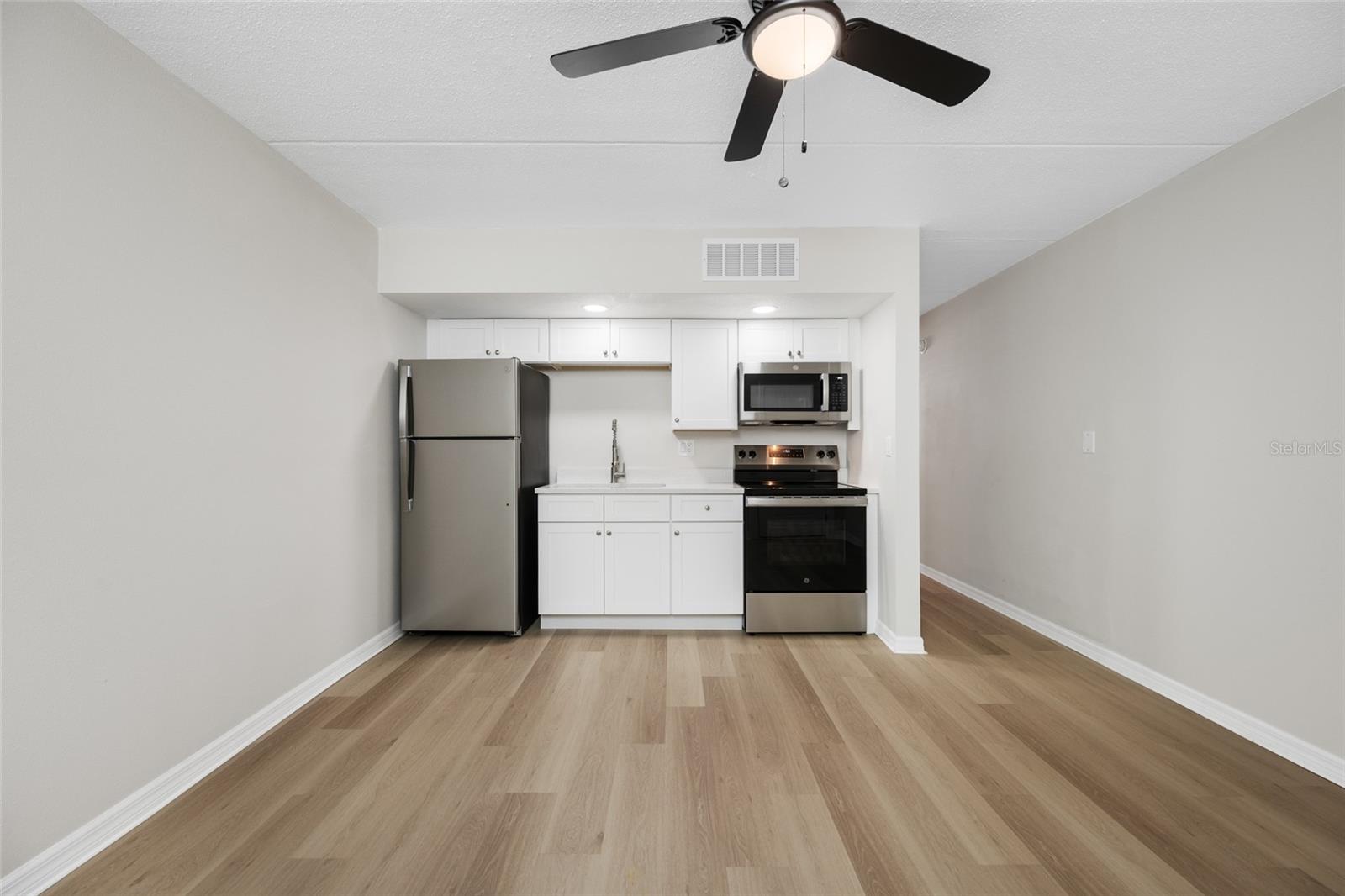 ST PETERSBURG BEACH NORTH UNIT 4 - Residential Lease
