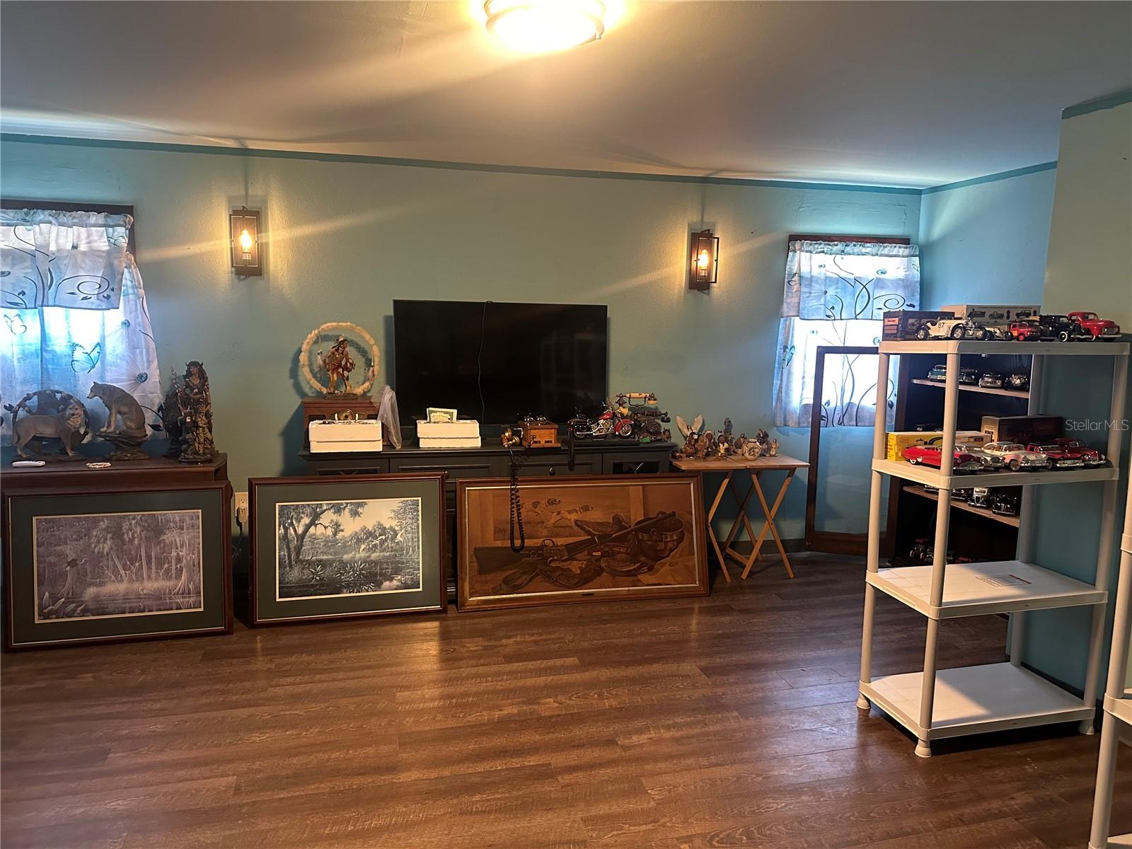HOLIDAY ACRES - Residential