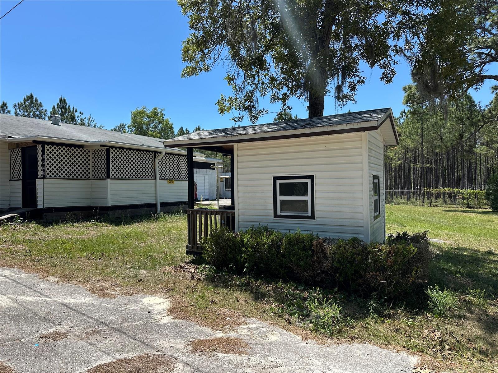 HOLIDAY ACRES - Residential
