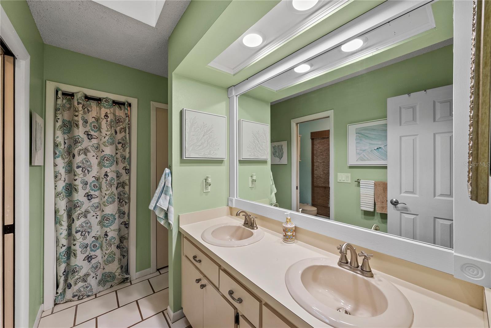 LIVINGSTON OAKS - Residential