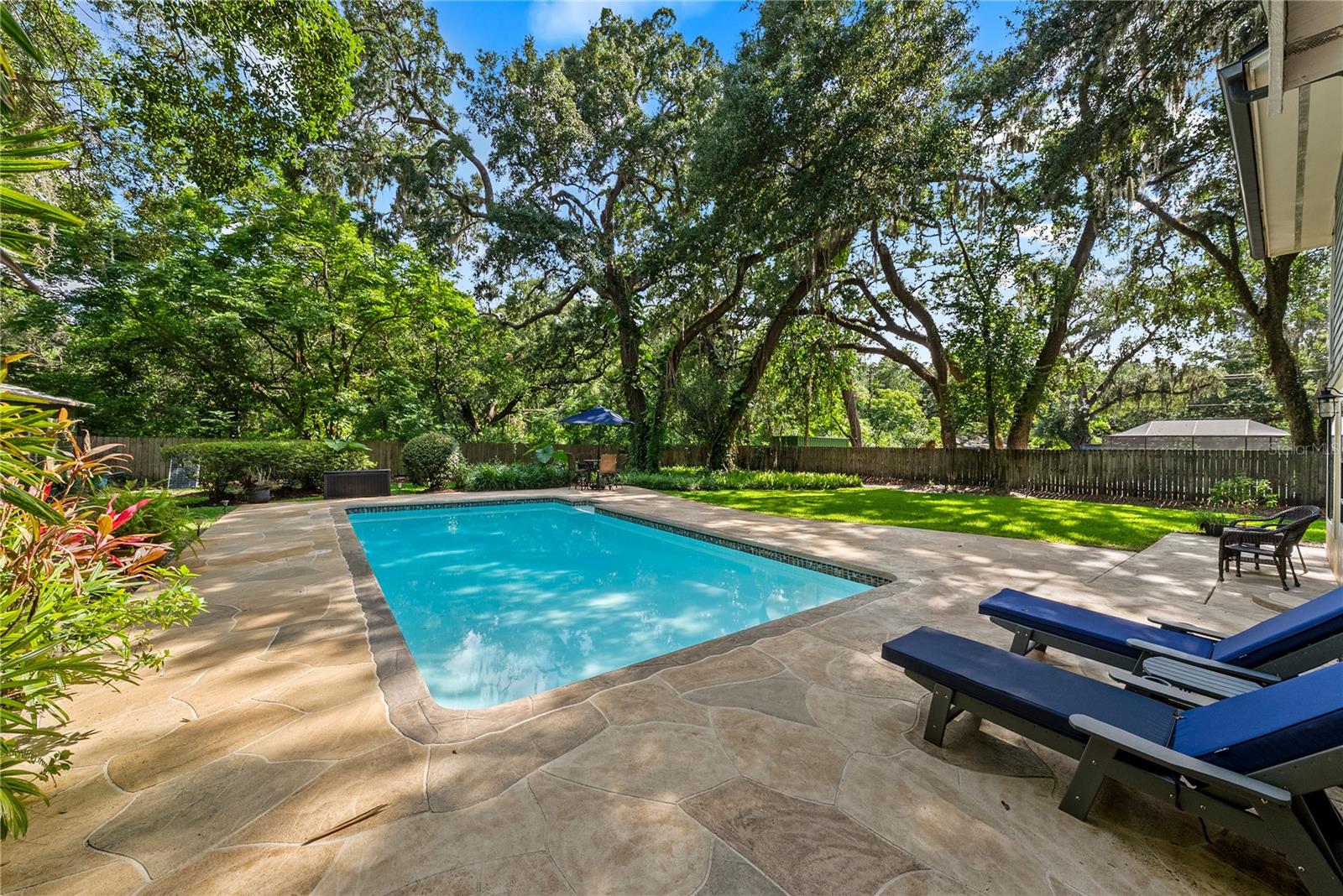 LIVINGSTON OAKS - Residential