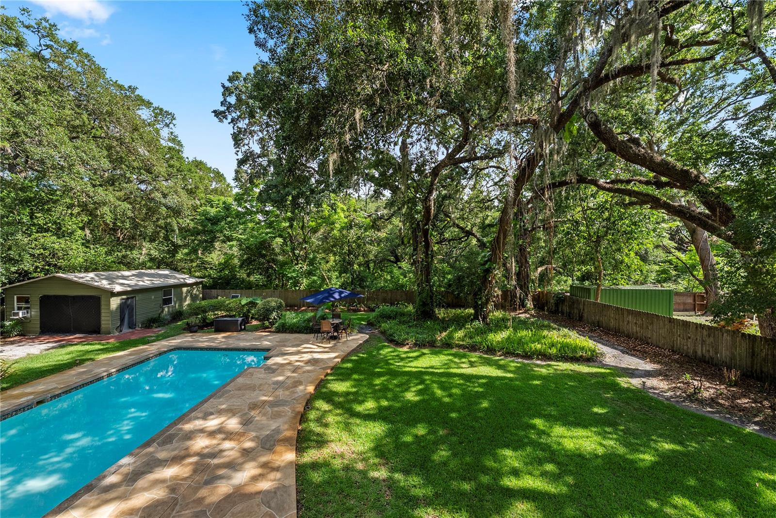LIVINGSTON OAKS - Residential