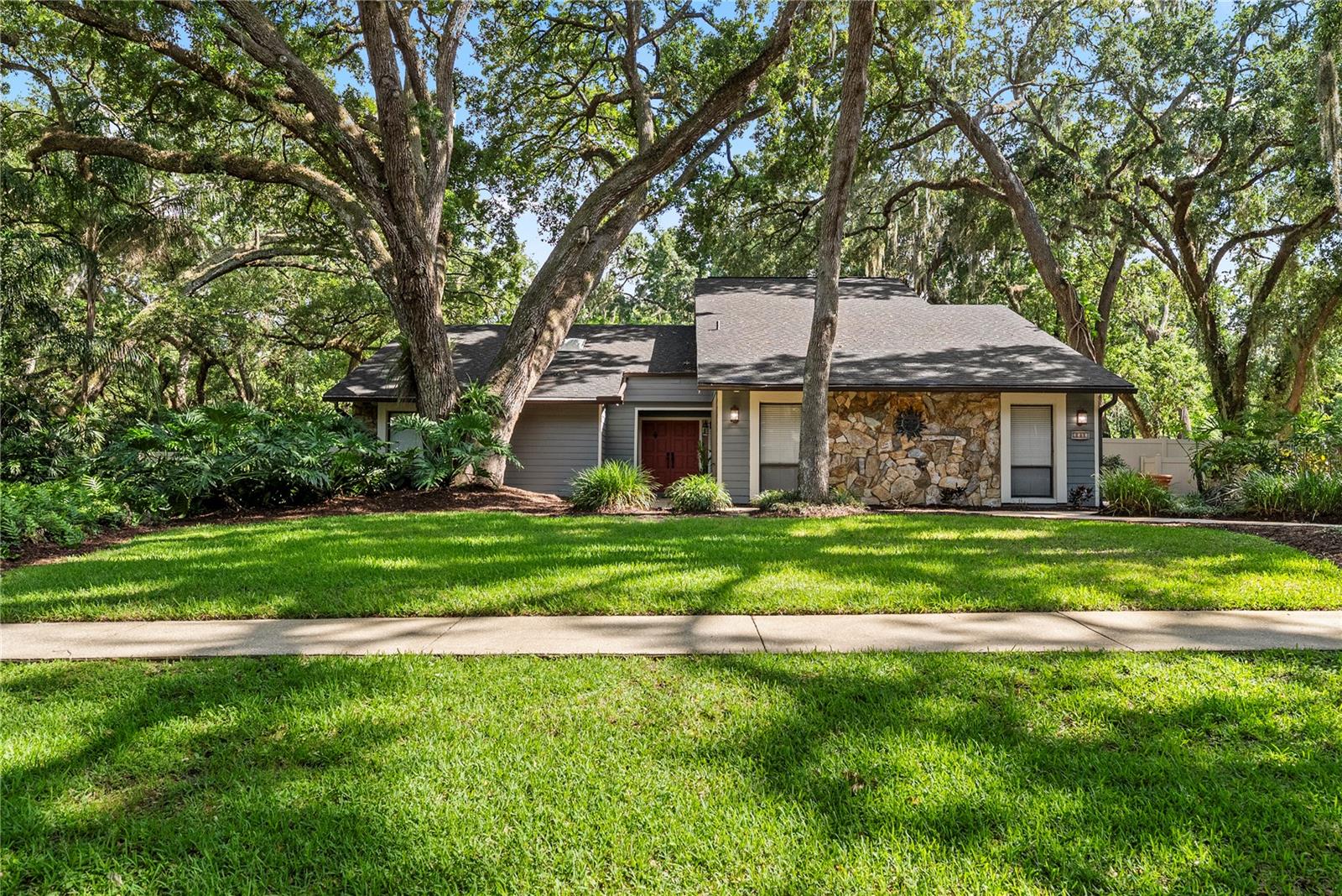LIVINGSTON OAKS - Residential