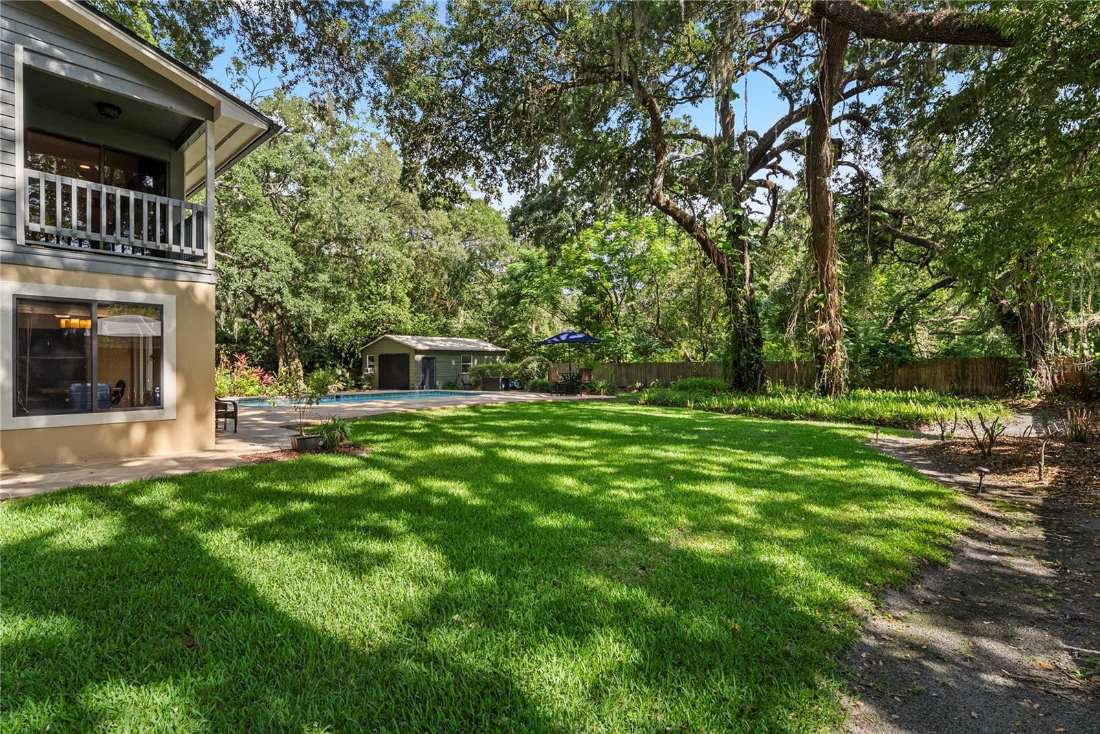 LIVINGSTON OAKS - Residential