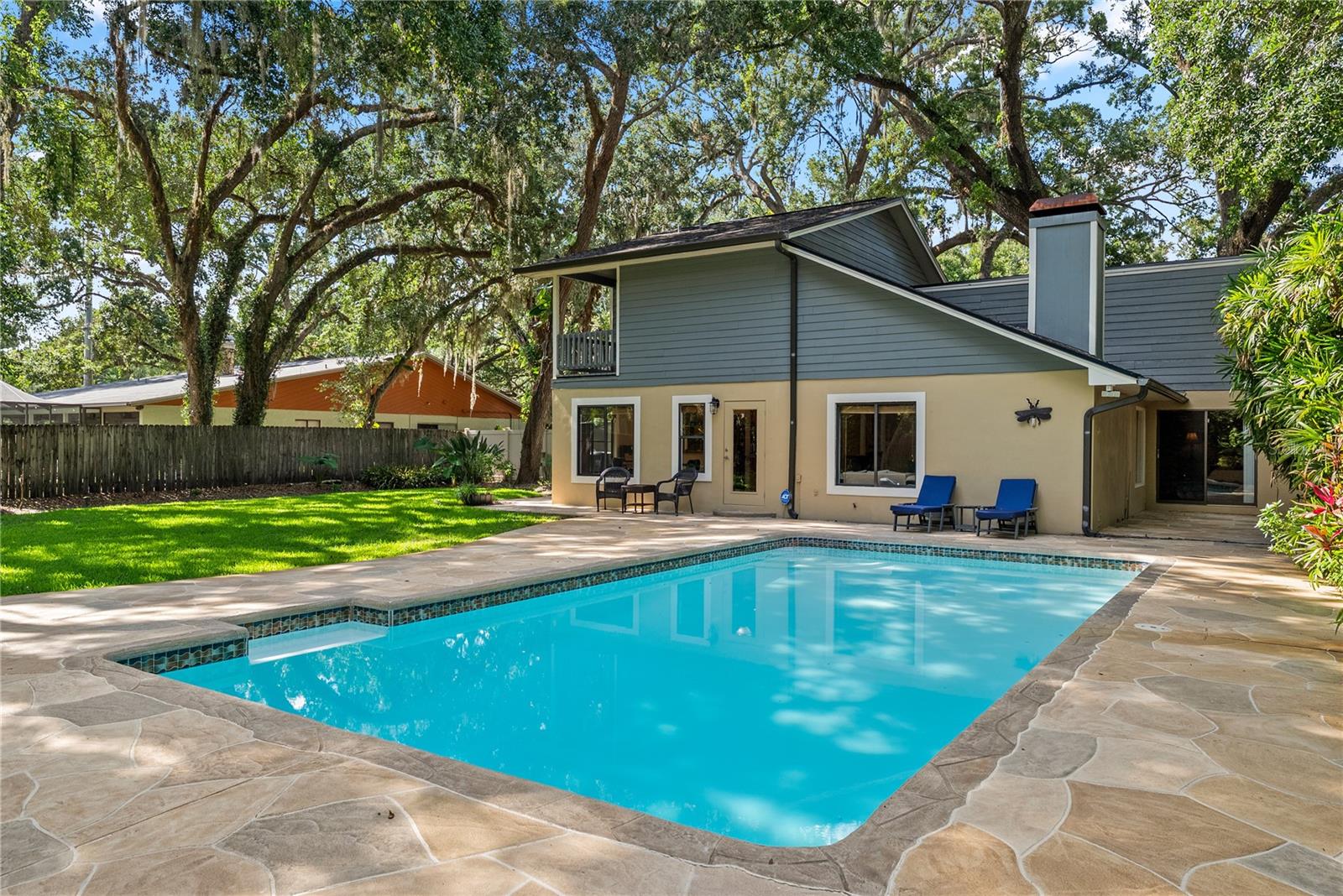 LIVINGSTON OAKS - Residential