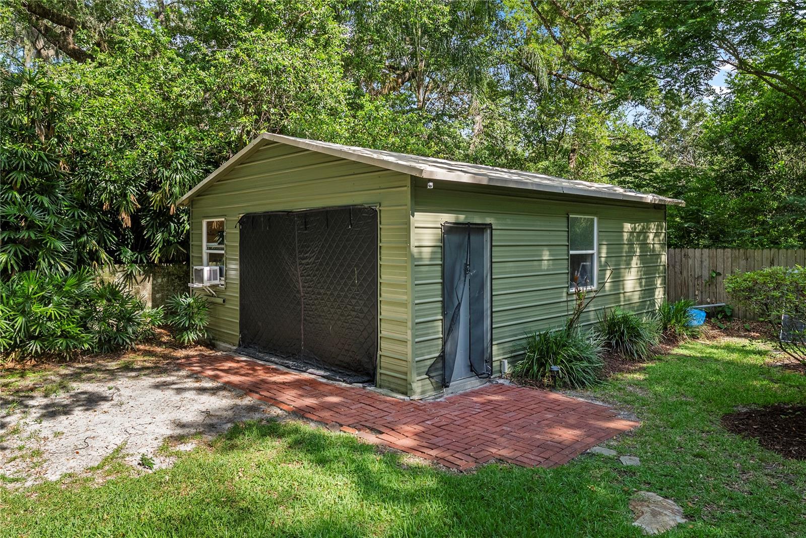 LIVINGSTON OAKS - Residential