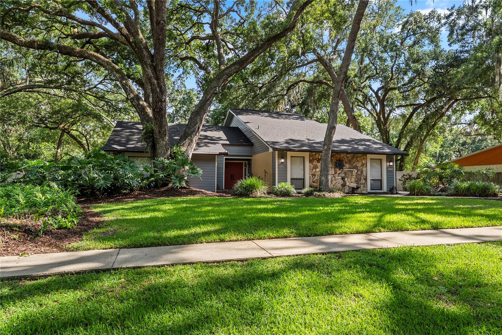 LIVINGSTON OAKS - Residential