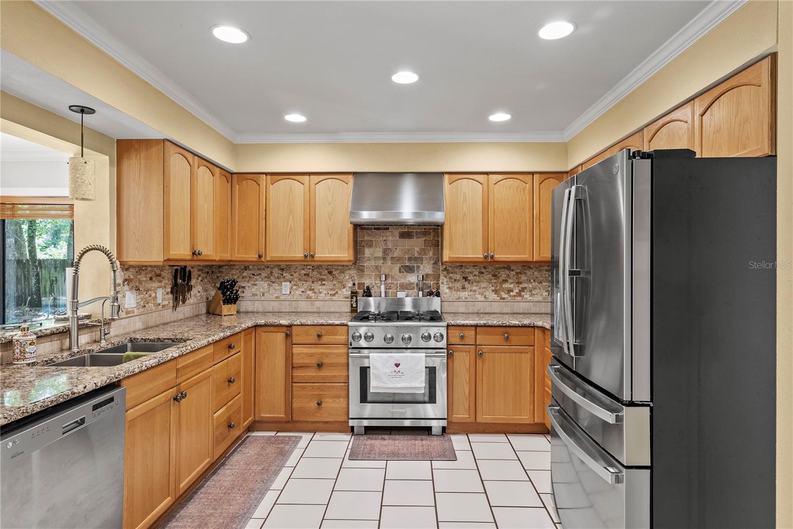 LIVINGSTON OAKS - Residential
