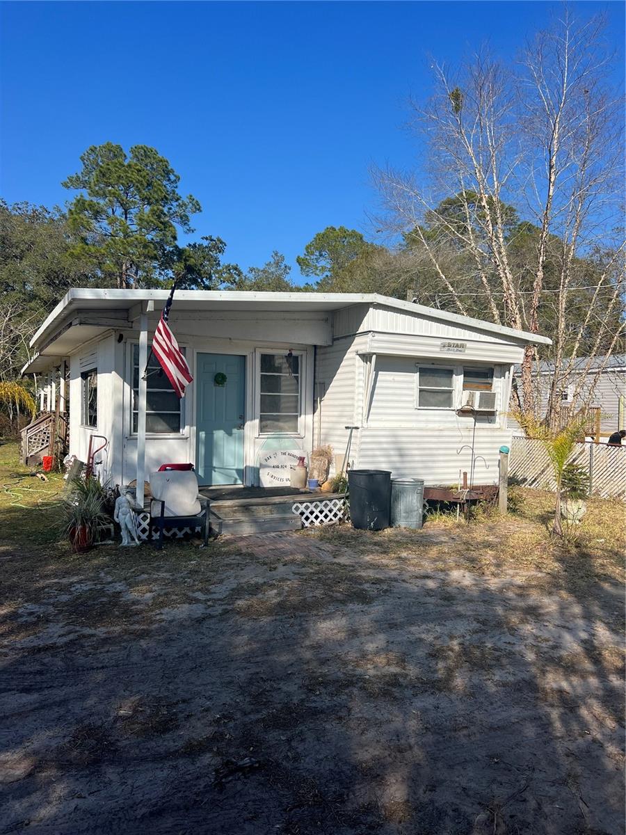 If you have been looking for a Florida retreat near the World's Capital of Bass Fishing in Welaka - look no further! This property has sixty five feet of canal frontage on Dunn's Creek that is fully navigable to the Atlantic Ocean. Putnam County is awaiting the arrival of the massive resort in development by Bass Pro which will include camping, resorts, RV hookups, and much more. Dunn's Creek also connects to the St. John's River, which is a wildlife haven with Dunn's Creek State Park close by. This is the perfect spot to make your own. This is for the inspired - looking to take on a project as this single-wide needs lots of love. Window units for a/c, no heat. Cash-only as she does not qualify for financing.