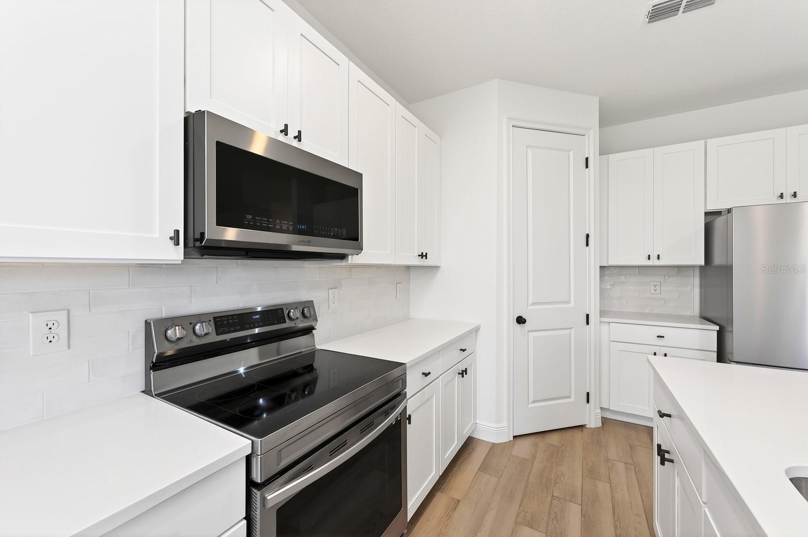 HAMPTON OAKS - Residential