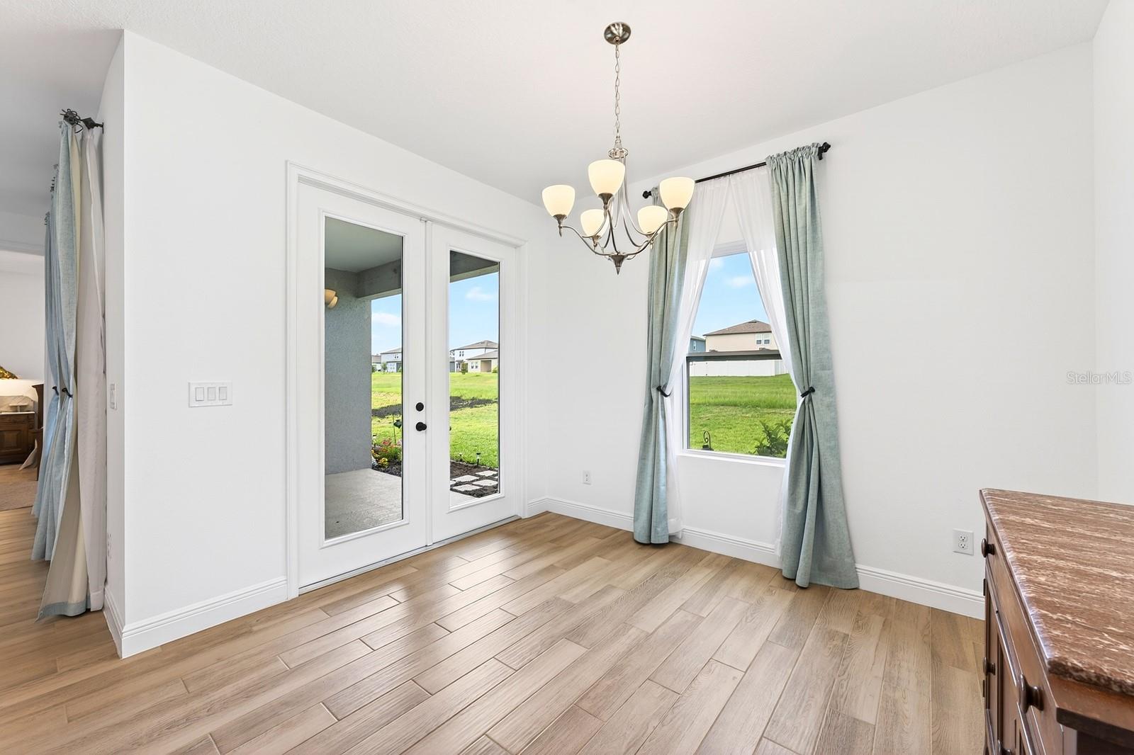 HAMPTON OAKS - Residential