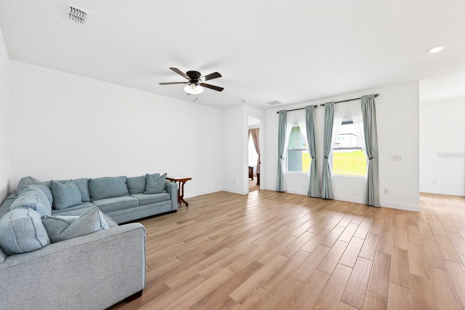 HAMPTON OAKS - Residential