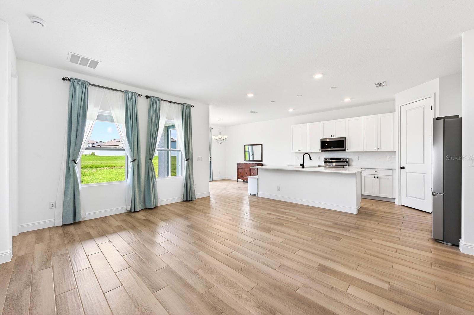 HAMPTON OAKS - Residential