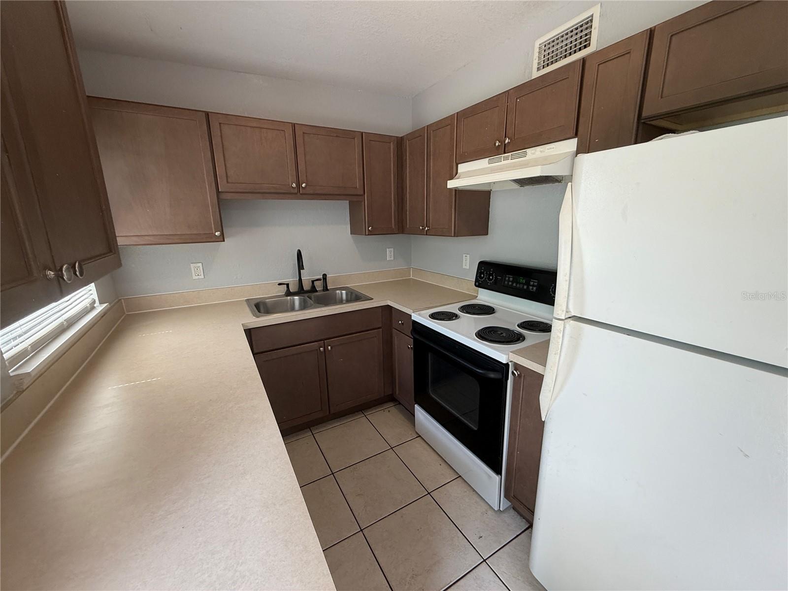 CAREFREE COVE - Residential Lease