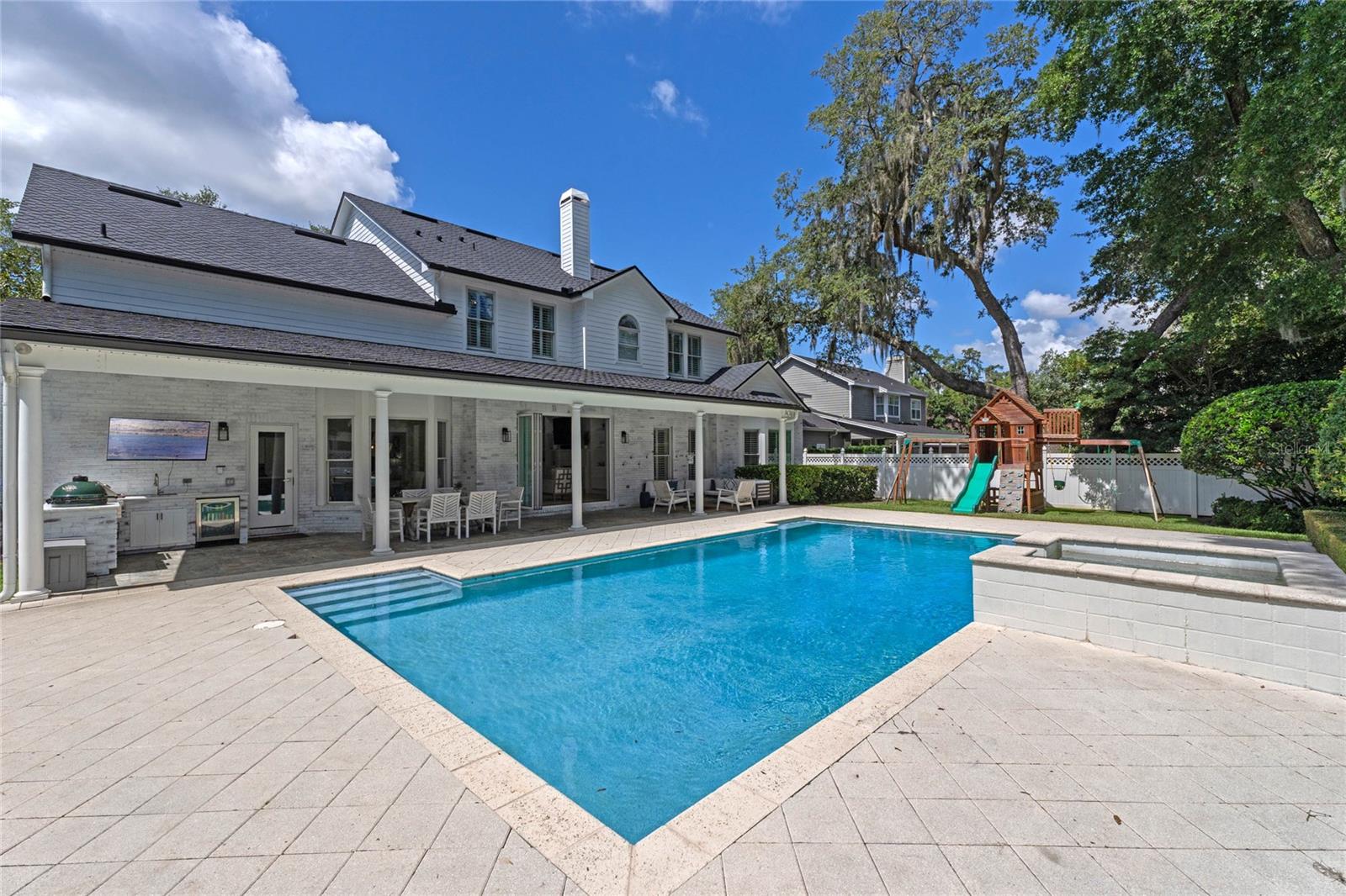 FONTAINEBLEAU - Residential