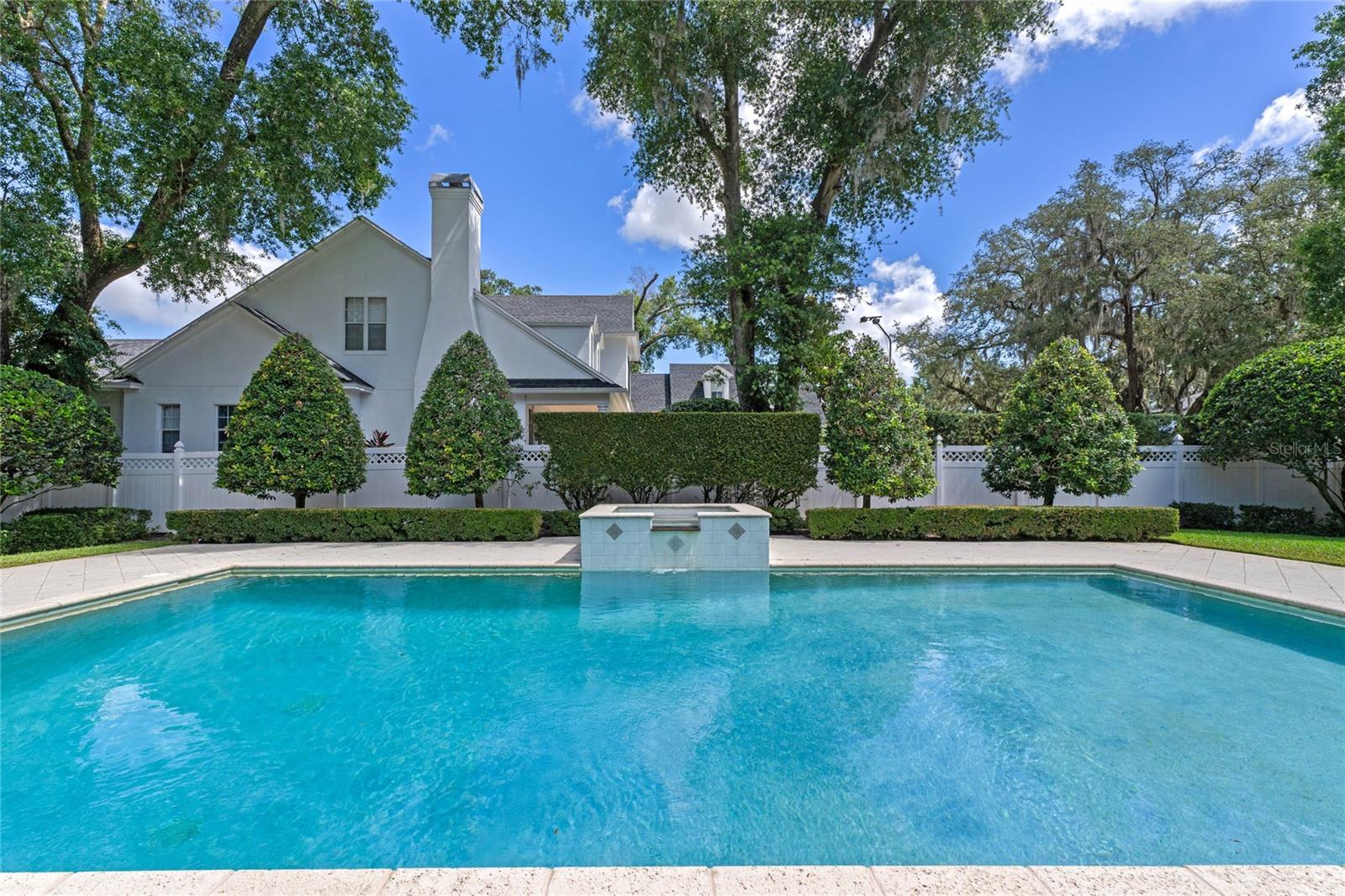 FONTAINEBLEAU - Residential