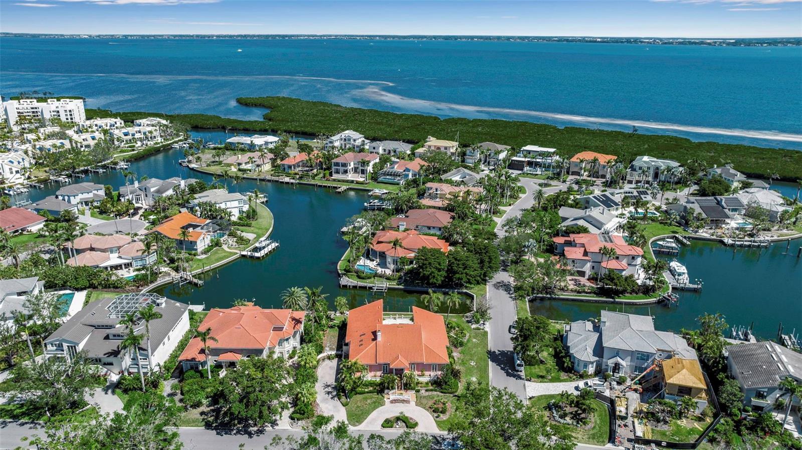 BAY ISLES - Land