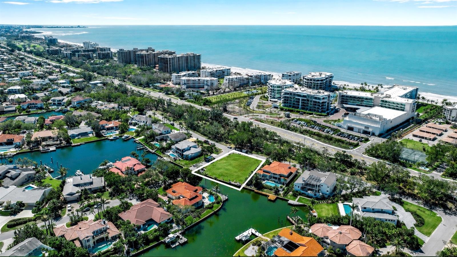 BAY ISLES - Land