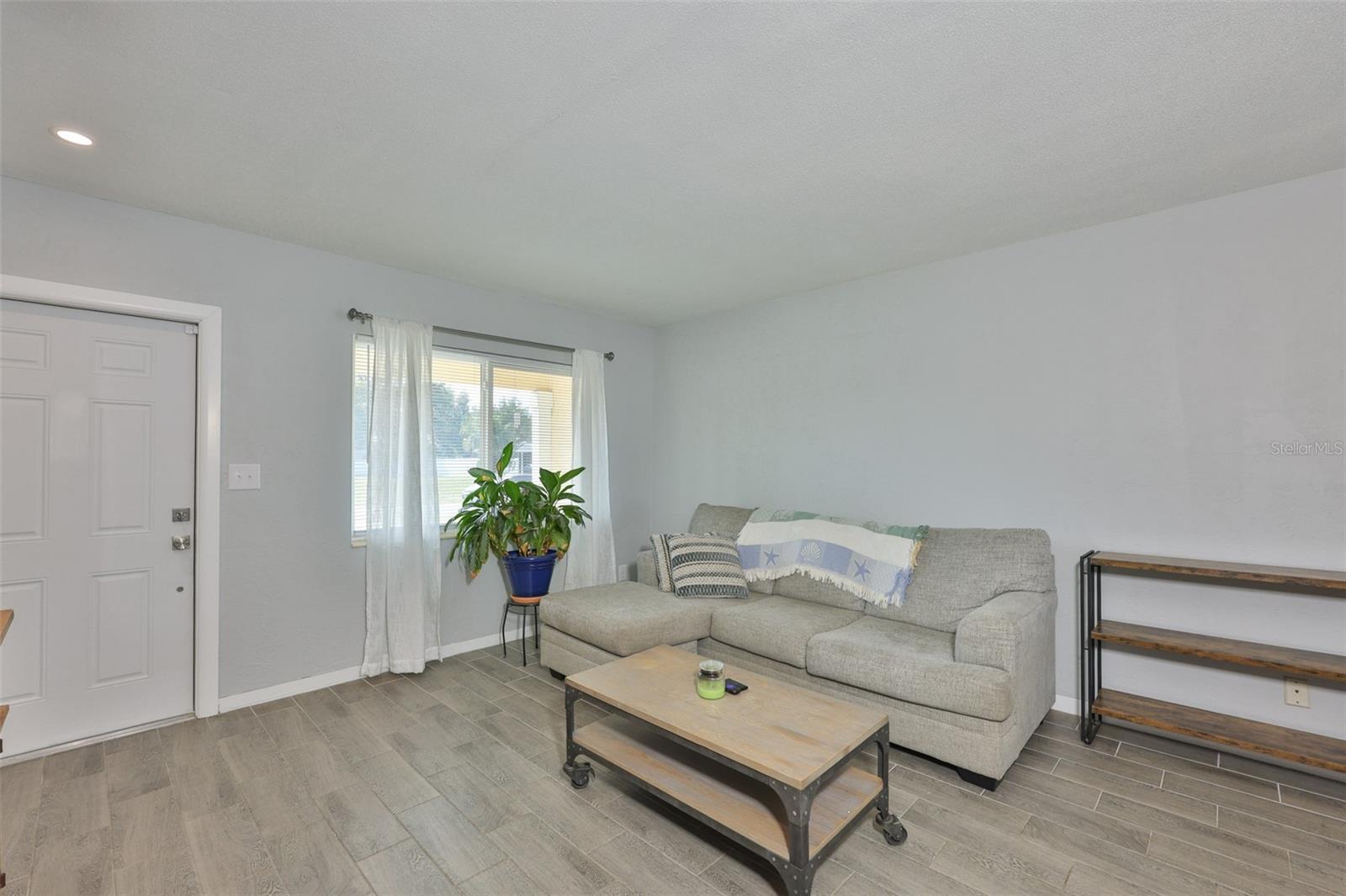 GOLDEN CREST - Residential