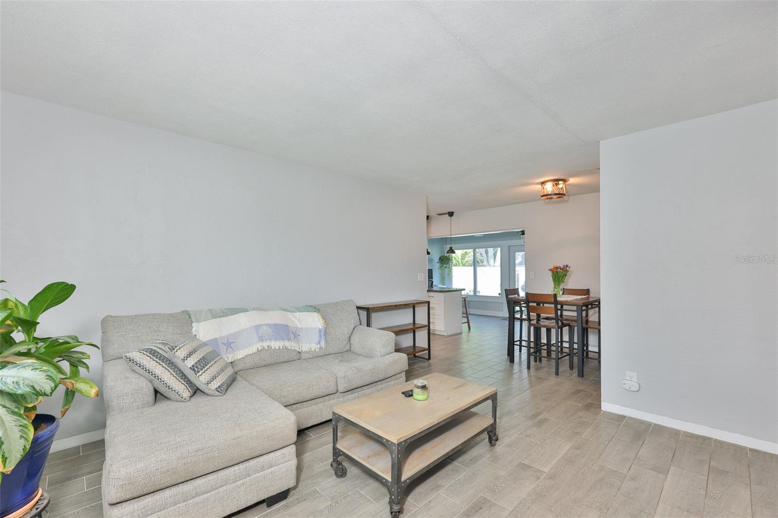 GOLDEN CREST - Residential