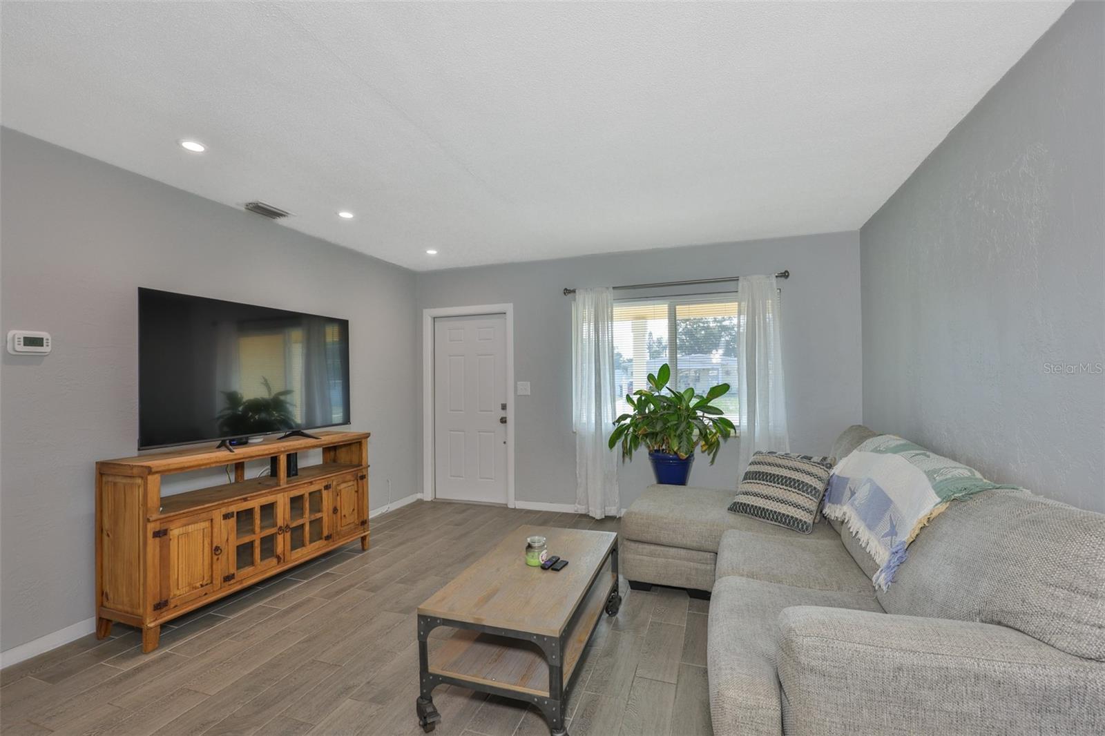 GOLDEN CREST - Residential