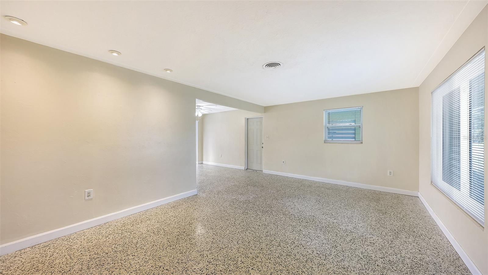 SOUTH GATE - Residential
