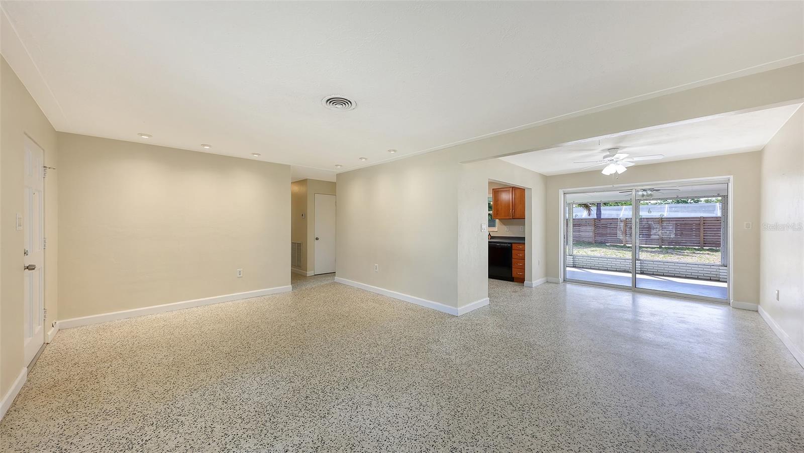 SOUTH GATE - Residential