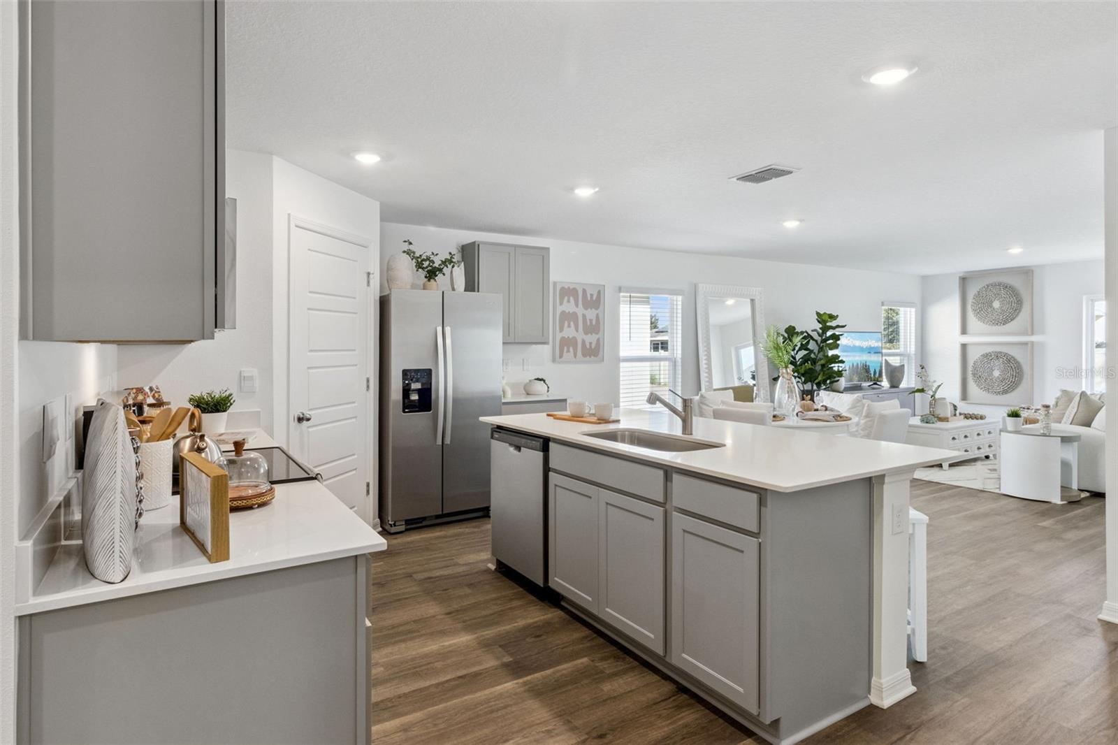 LEOMAS LANDING - Residential
