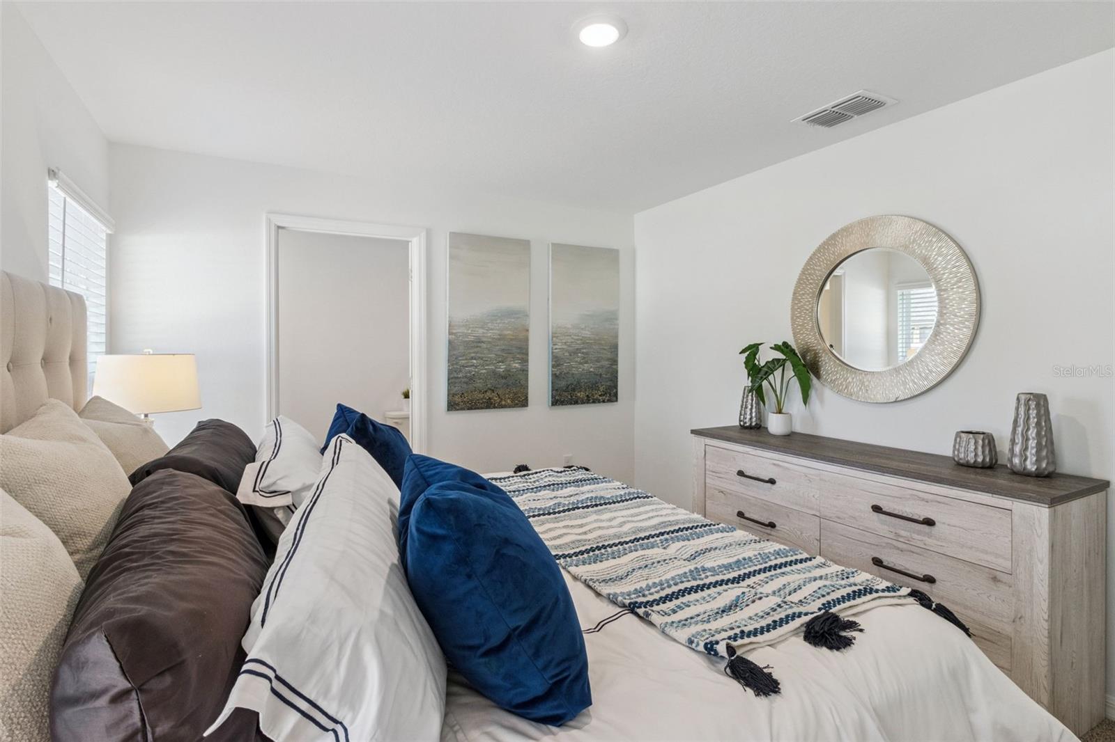 LEOMAS LANDING - Residential