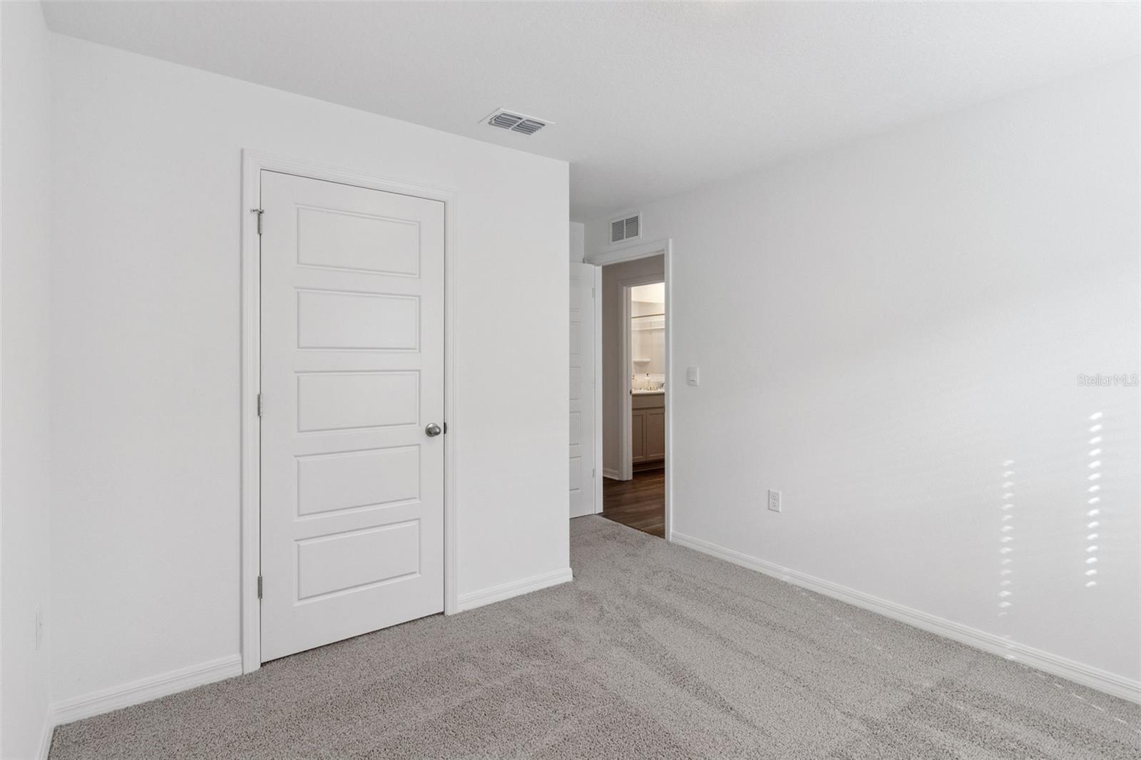 LEOMAS LANDING - Residential