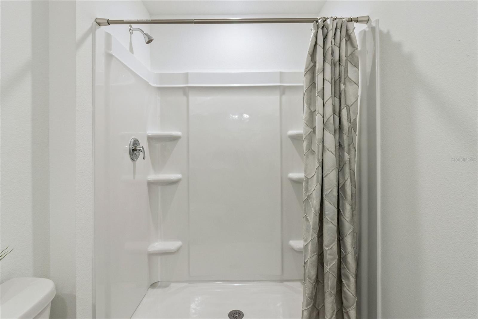 LEOMAS LANDING - Residential