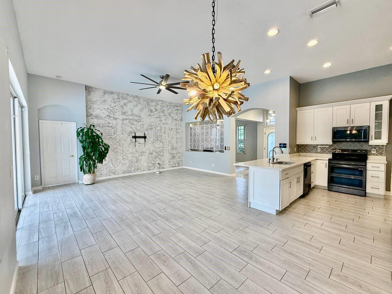 BLOOMINGDALE SEC CC PH - Residential Lease