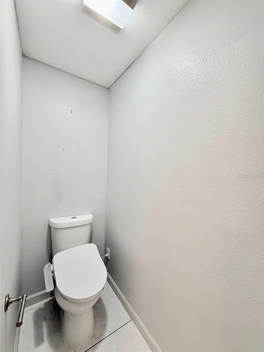 BLOOMINGDALE SEC CC PH - Residential Lease