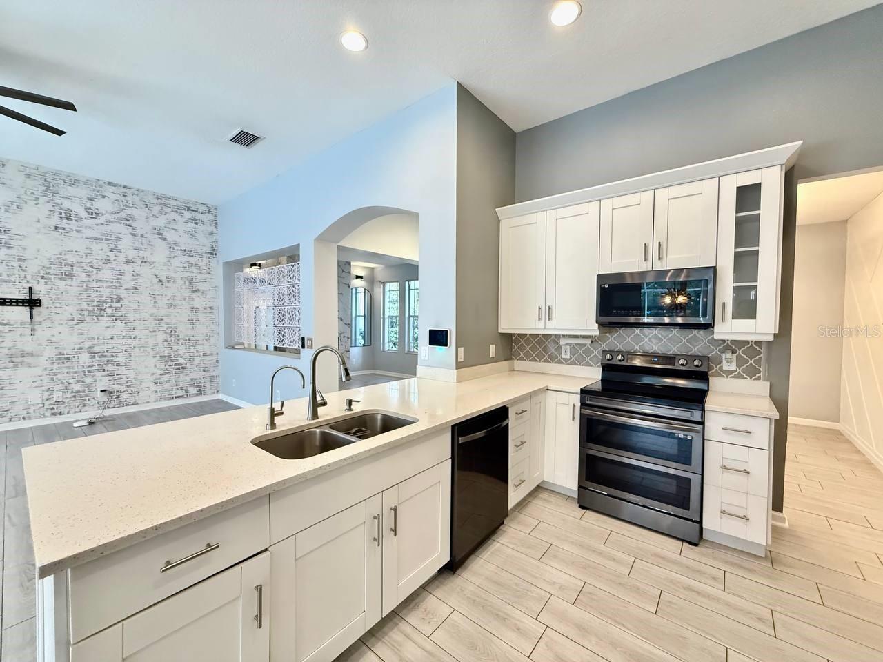 BLOOMINGDALE SEC CC PH - Residential Lease