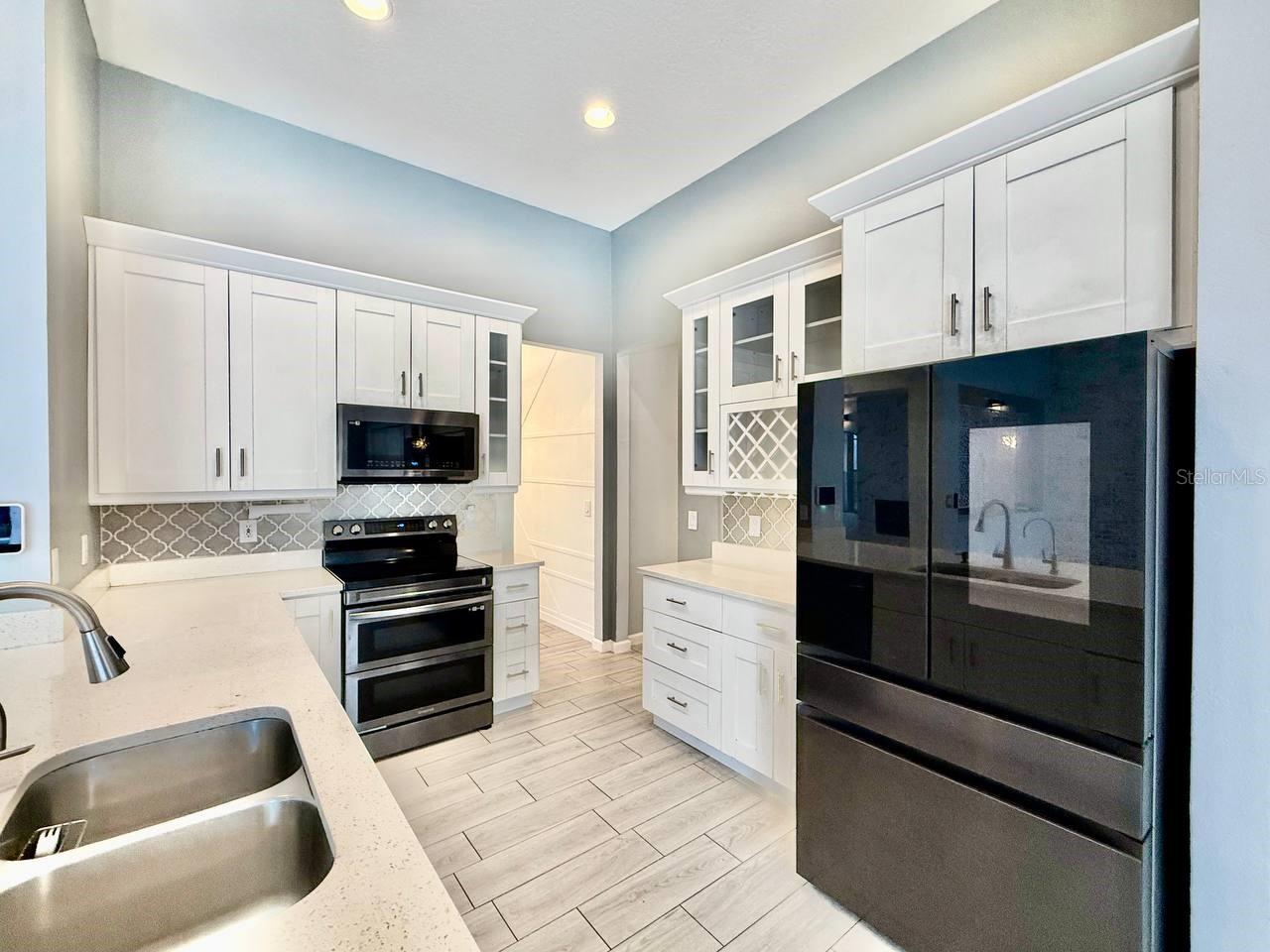 BLOOMINGDALE SEC CC PH - Residential Lease