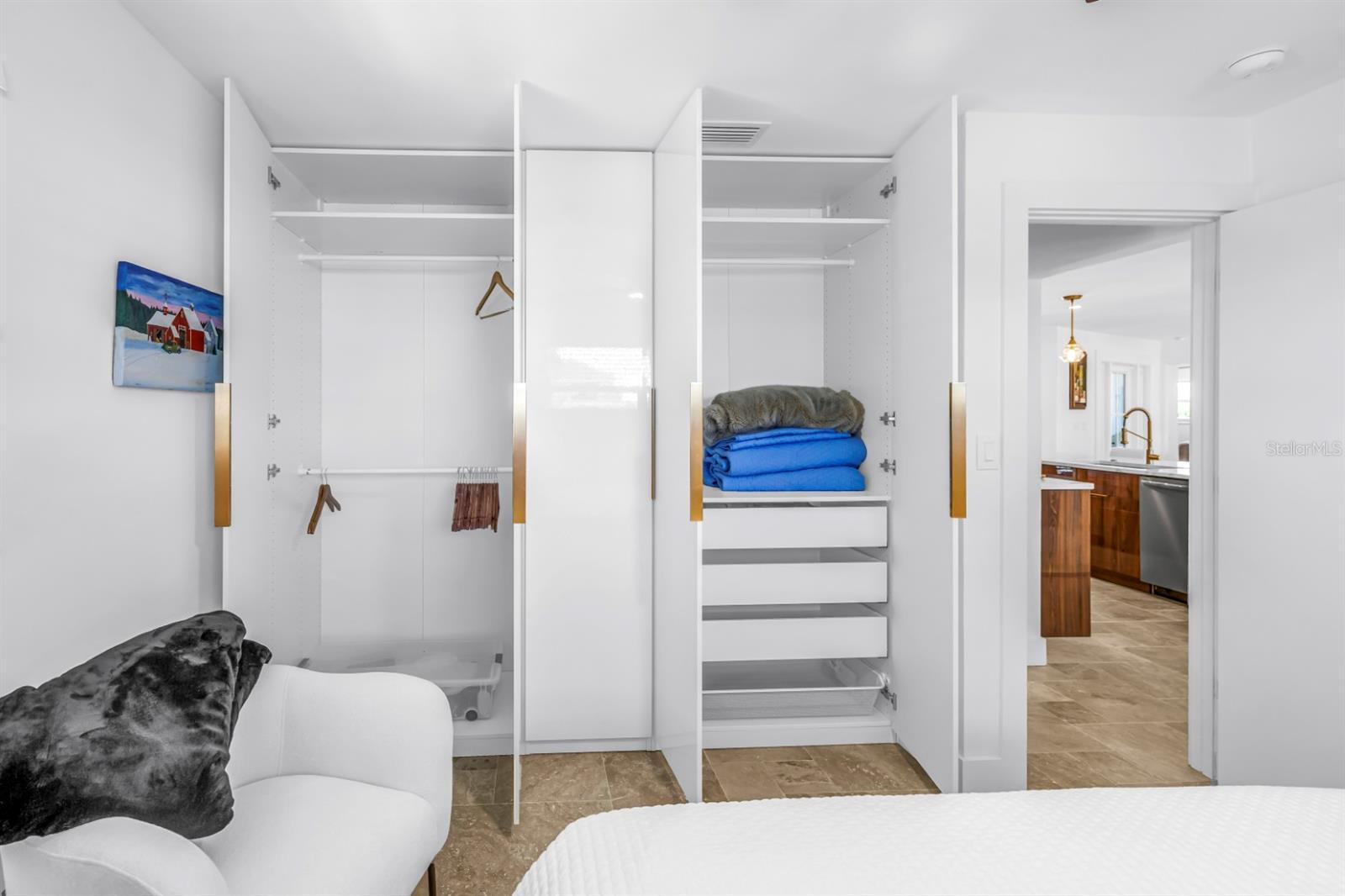 CAPRI ISLE - Residential