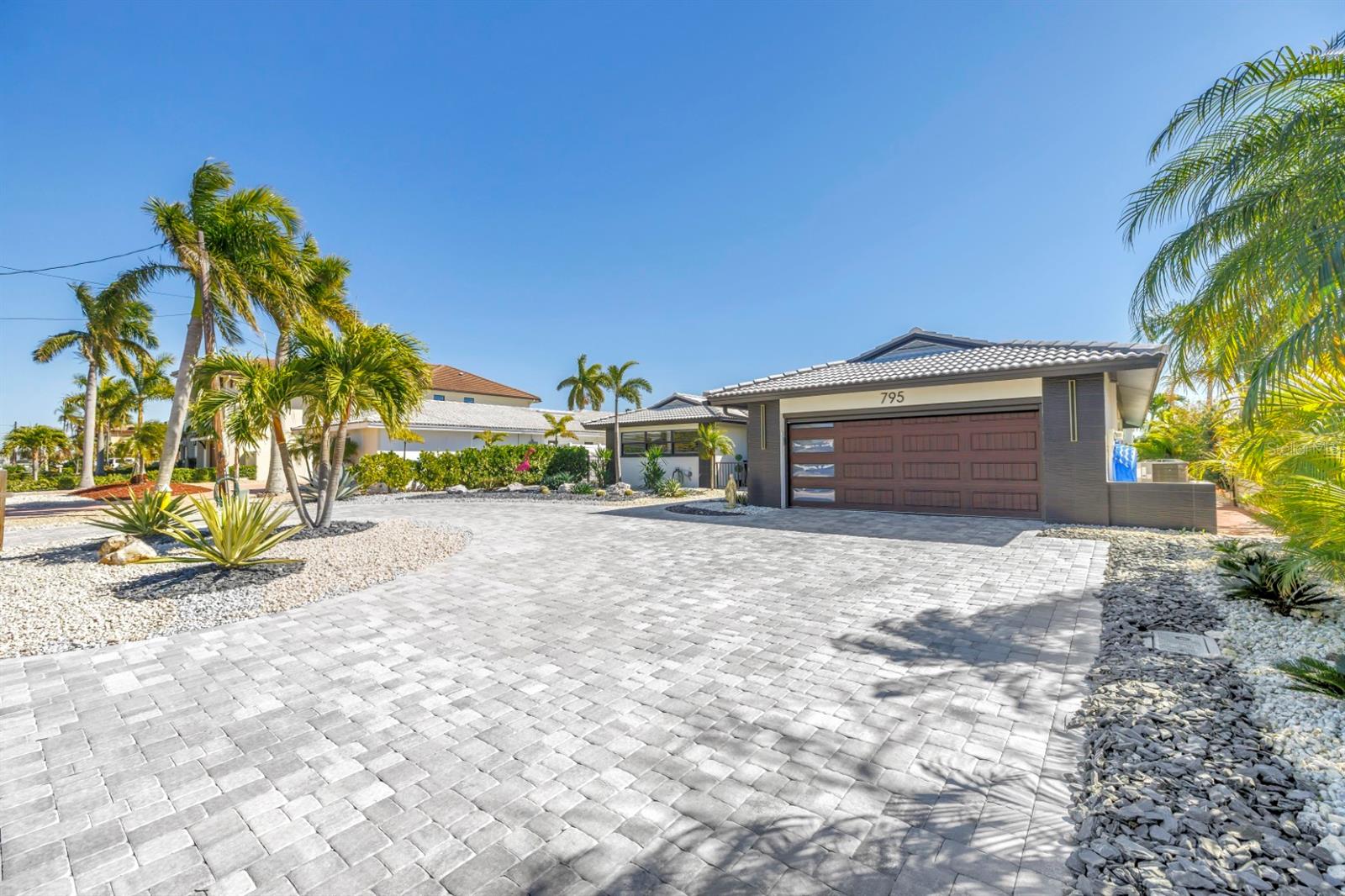 CAPRI ISLE - Residential