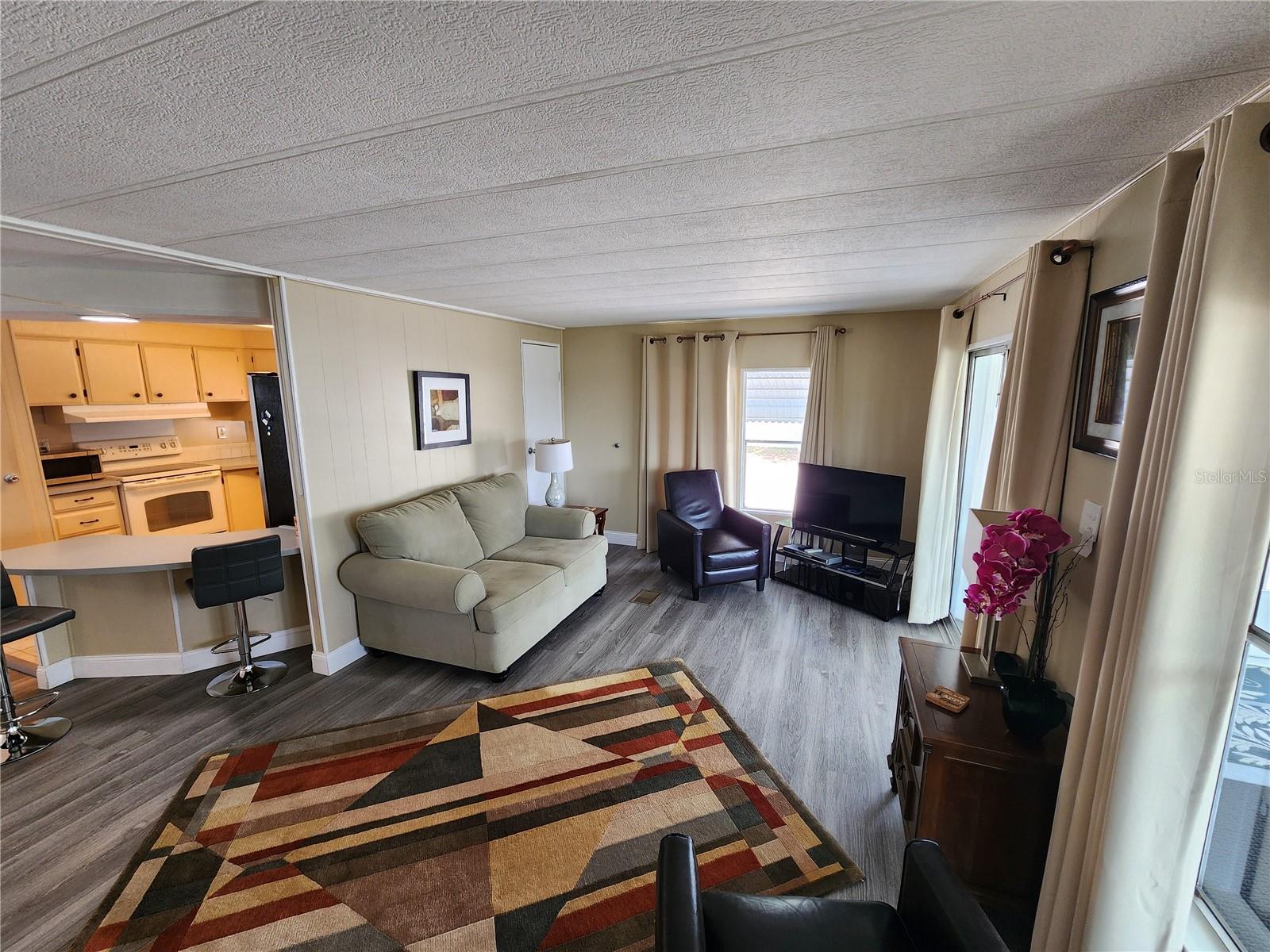 PALM LAKE ESTATES - Residential