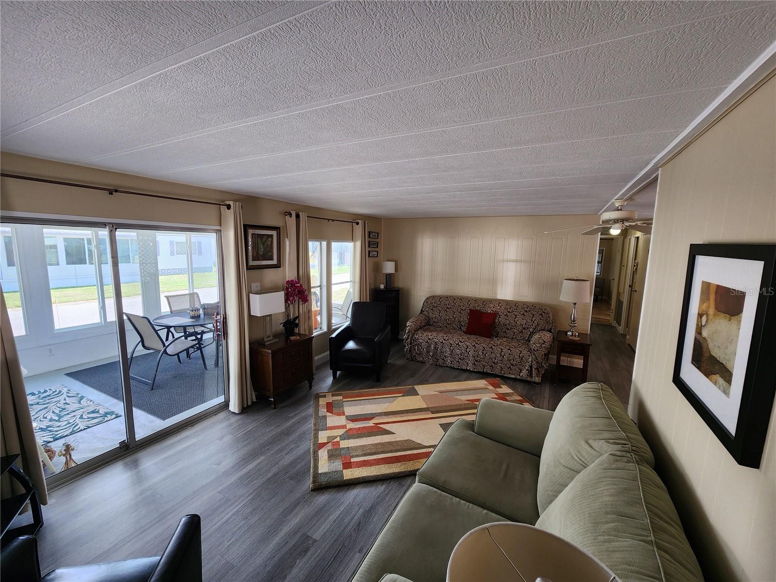 PALM LAKE ESTATES - Residential