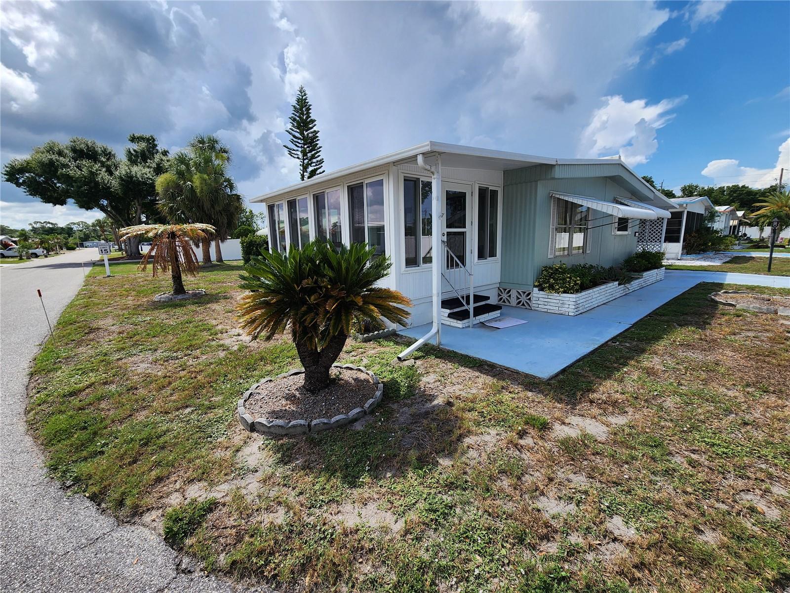 PALM LAKE ESTATES - Residential