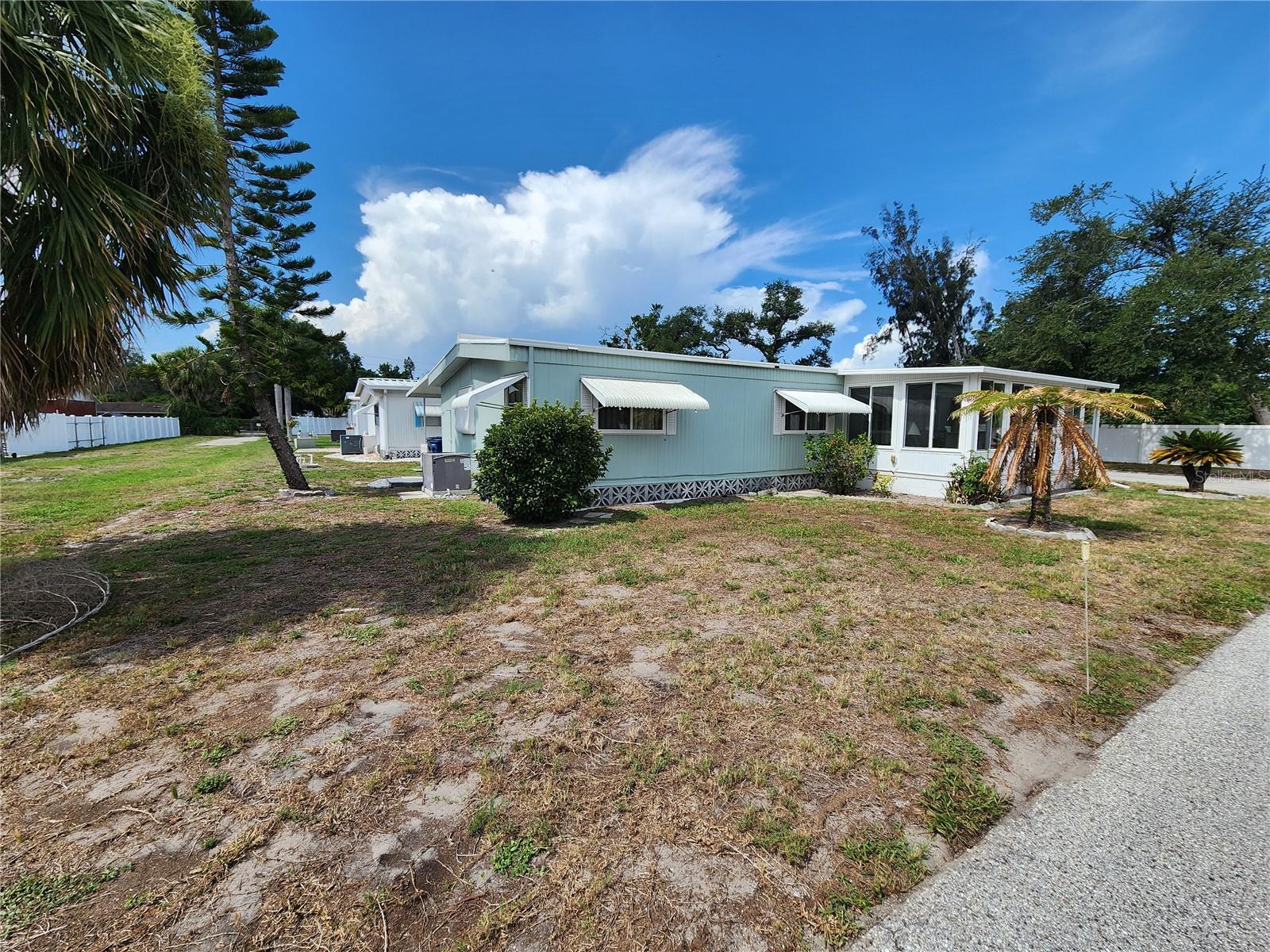 PALM LAKE ESTATES - Residential